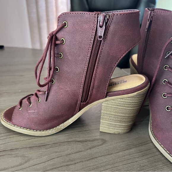 LIKE NEW Booties - Picture 4 of 8